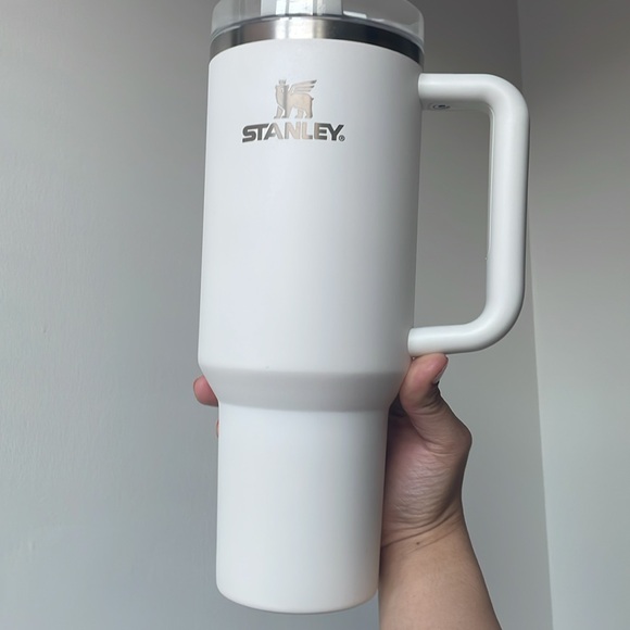 White 40oz Stanley 🤍 - Picture 4 of 6